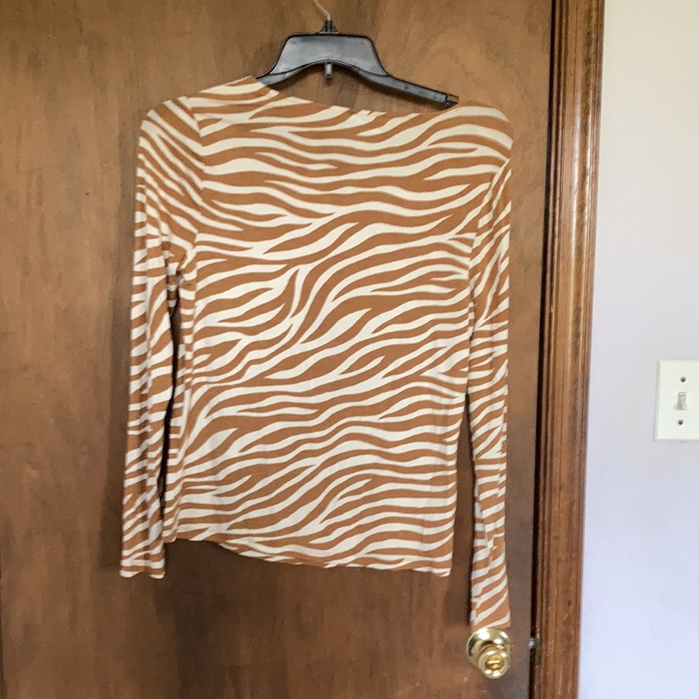 Ann Taylor zebra like print animal print lightweight top casual office M - Picture 15 of 17